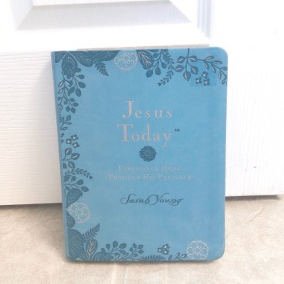 NEW Leather Jesus Today By Sarah Young (Experience Hope through his presence) - Picture 3 of 4